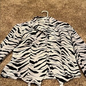 Facets Y2K zebra print  Pretty cream and black top